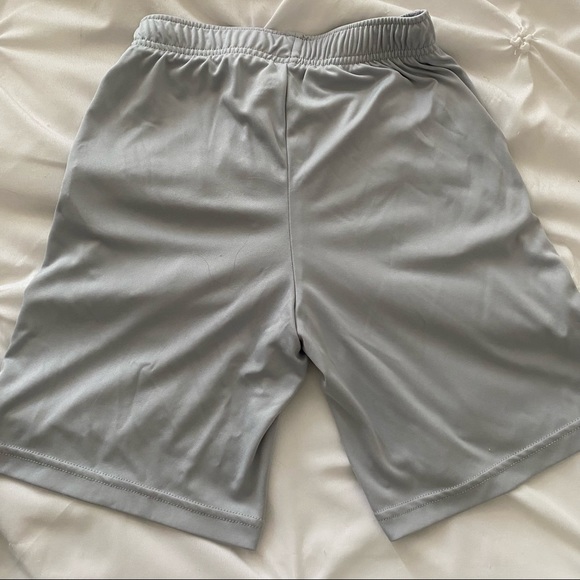 Boys Shorts with pockets - Picture 2 of 3